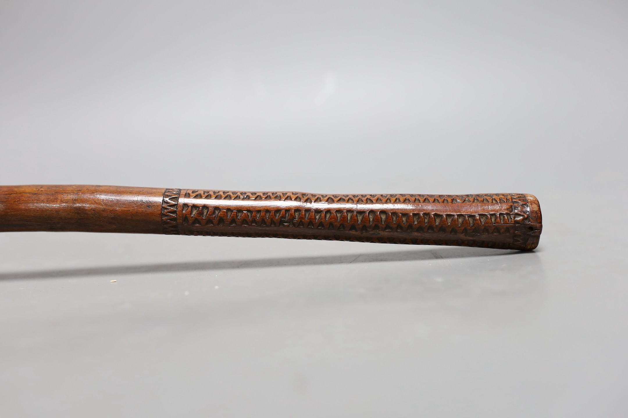 A Fijian throwing club, i ula tavatava, 41.5cm long